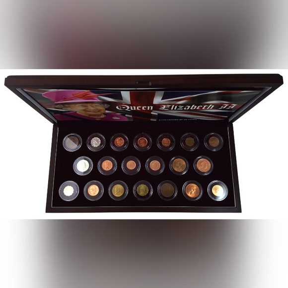 Queen Elizabeth II: A Collection of 20 Portrait Coins (Twenty-Coin Boxed Set) - Picture 3 of 4